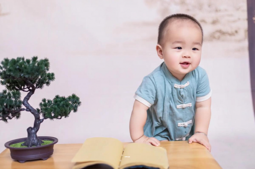 河间宝宝抓耳朵是什么原因